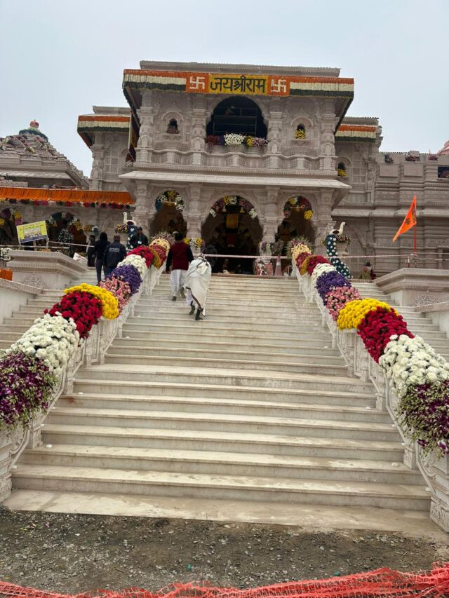 अयोध्या के राम मंदिर में कुछ यूं दिख रहा सनातन का अद्भुत शौर्य, देखें लाइव तस्वीरें